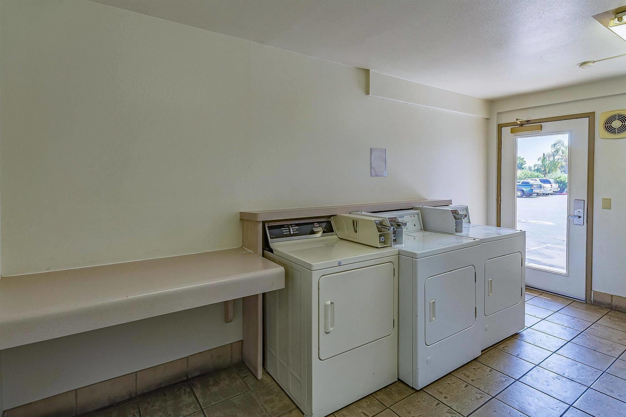 Motel 6-Fresno, Ca - Yosemite Hwy Luaran gambar